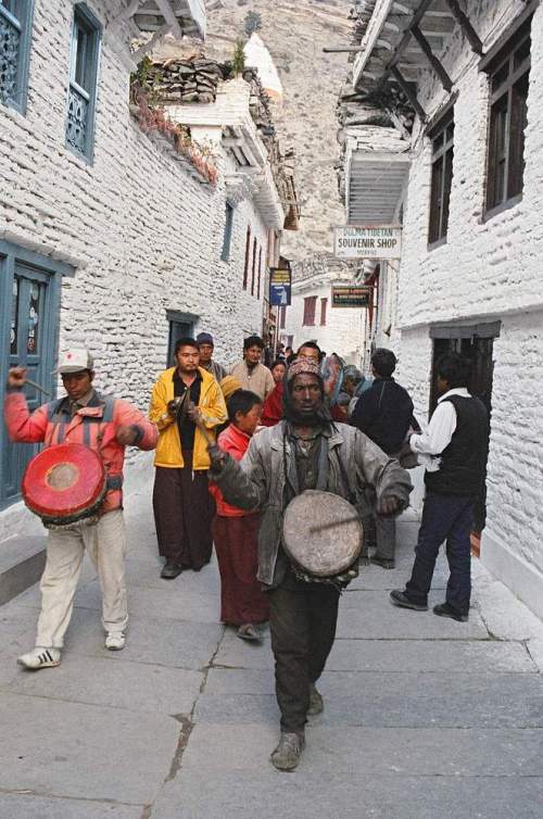 Nepal_marpha_drummer