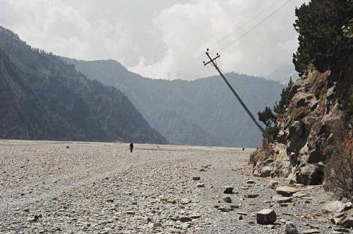 Nepal_falling_pole