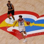 Austin Reaves winning fans in the Philippines at FIBA World Cup in Manila